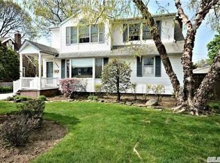 1043 Jerome Rd, Franklin Square, NY 11010