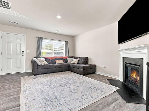 3rd image of 105 Rustic Ridge Dr