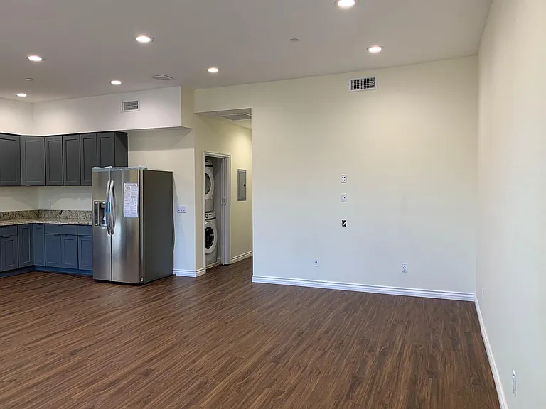 4730 Mission Bay Dr #F — Photo 6