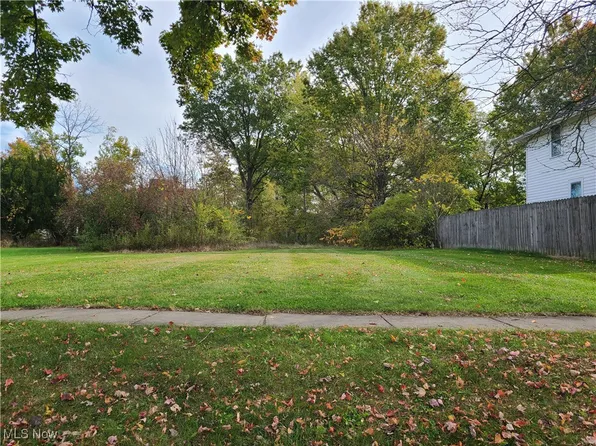 471 S Sycamore St, Ravenna, OH 44266