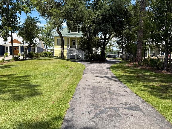 3rd image of 1422 Lagrange Rd