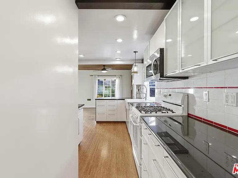 316 E Ellis Ave — Photo 9