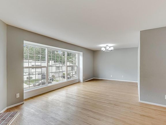 5th image of 79 Canterbury Ave