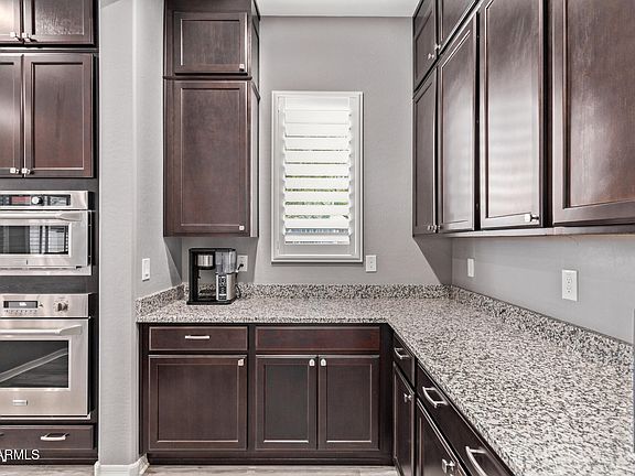 5th image of 1076 E KENSINGTON Road