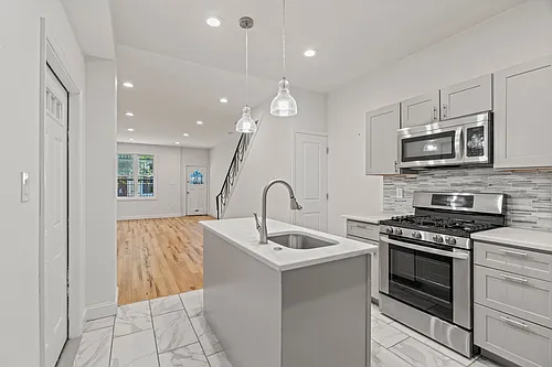 1630 Edgley St Photo 1