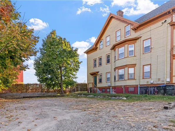 12 Emmett St, Providence, RI 02903