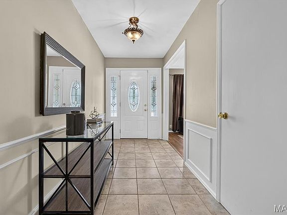 3rd image of 334 Country Club Dr