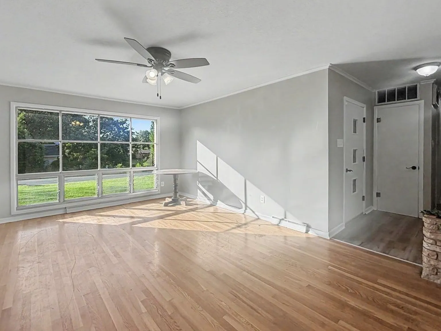 4 bed, 2283 sqft, $2,200 — Photo 2