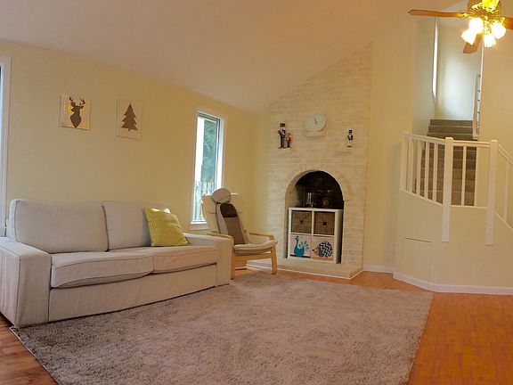 Living room: Vaulted ceiling and ceiling fan