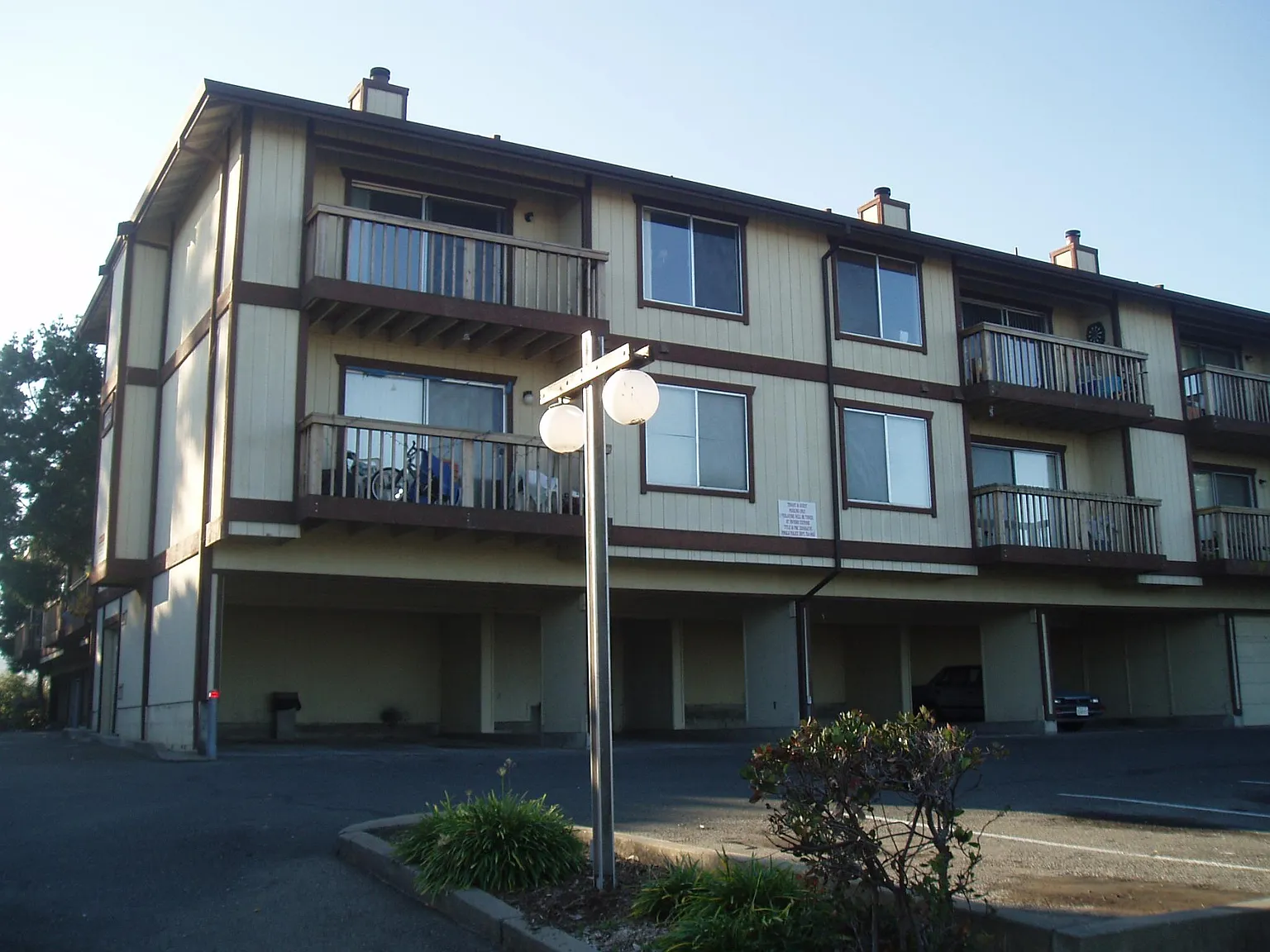 2 bed, 1000 sqft, $2,100 — Photo 1