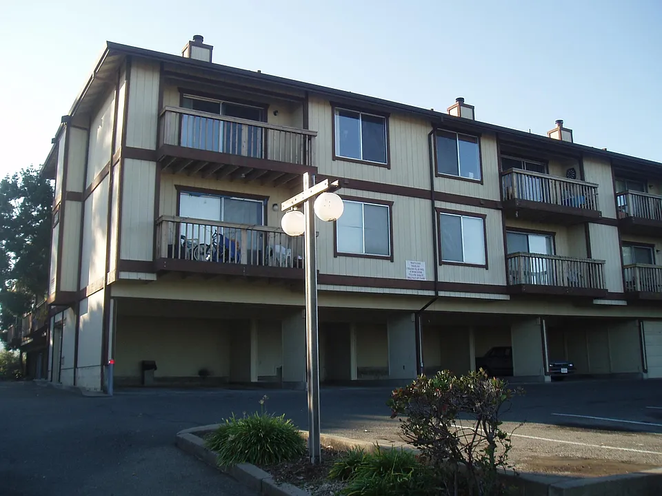401 Laurel Ave #C1
