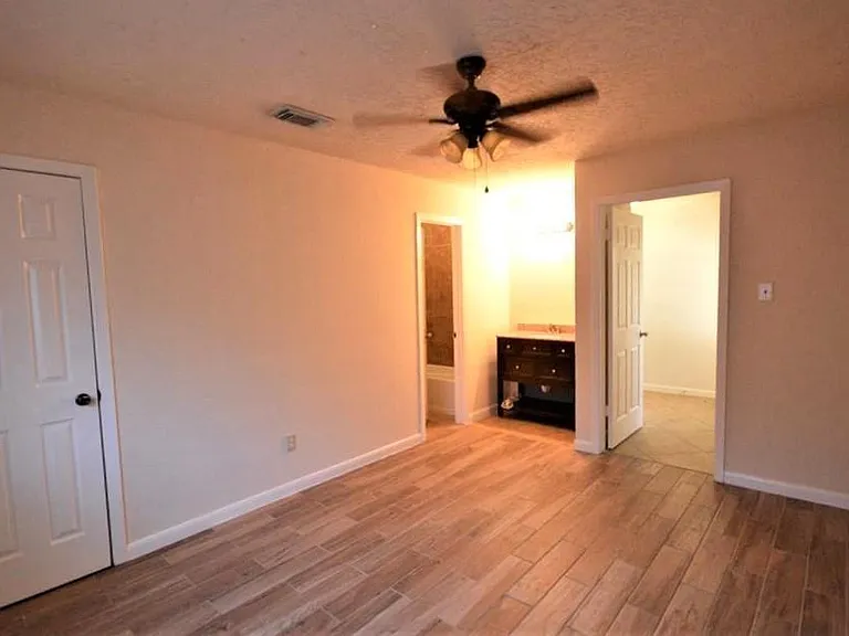 2314 Crooked Ln — Photo 10