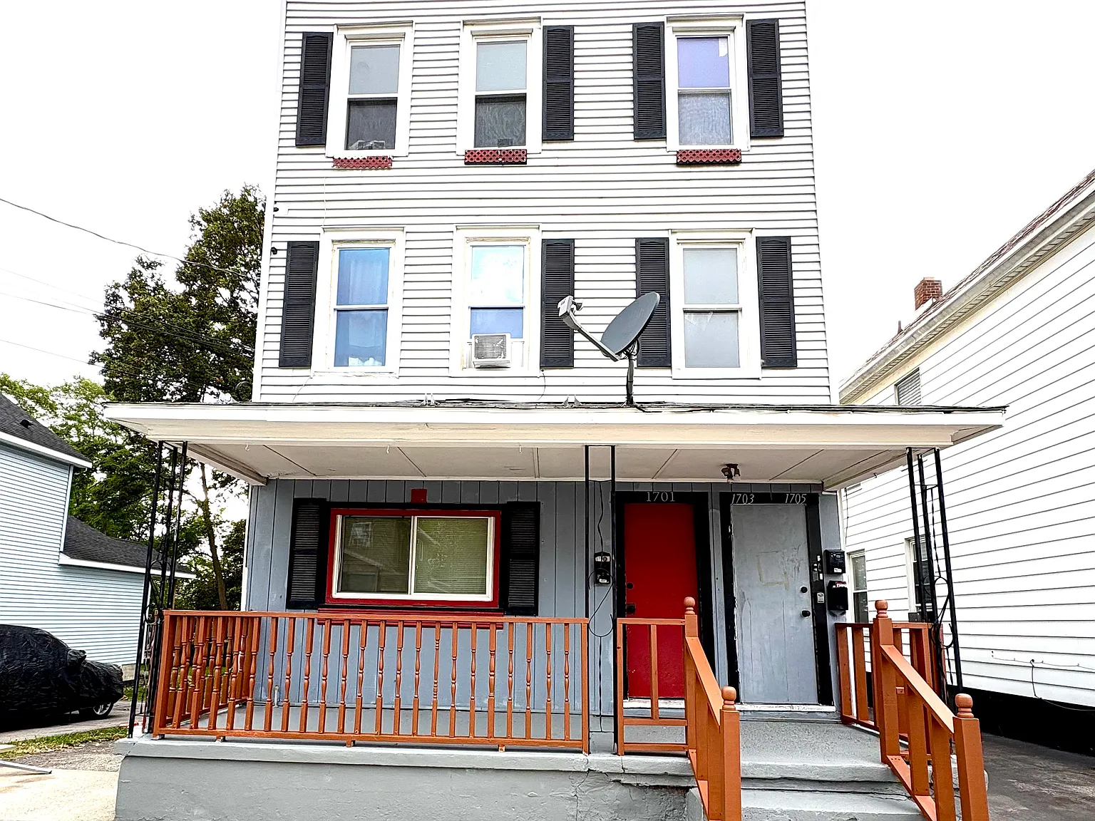 1703 Carrie St — Photo 1