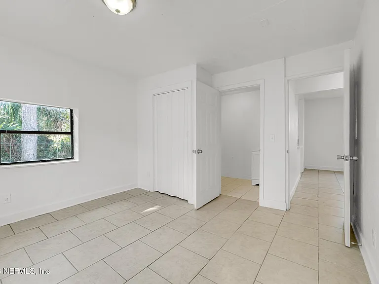 1830 W 27th St — Photo 13