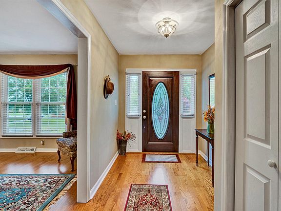 4th image of 36 Grimes St