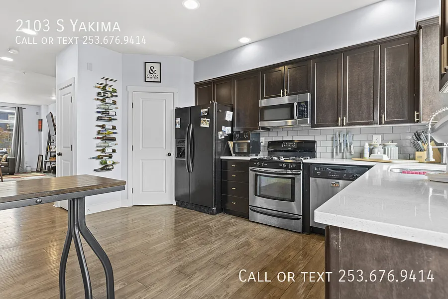 Building Photo - 2103 Yakima Ave S