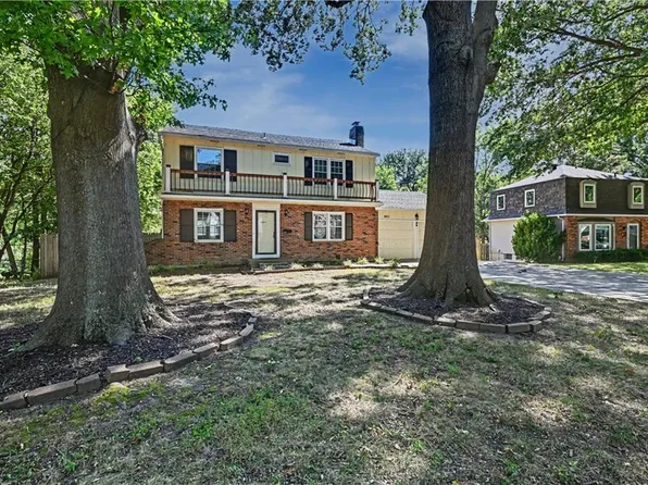 8901 W 98th Ter, Overland Park, KS 66212