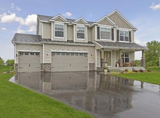 860 Yellowstone Trl, Waconia, MN 55387