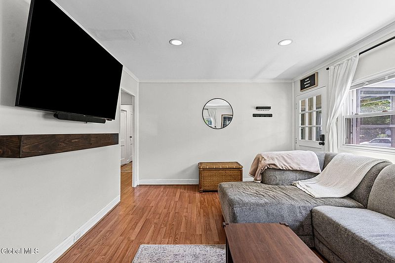 4th image of 24 Westlyn Court