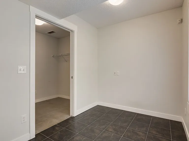 W Skyview Point Pl NE — Photo 3