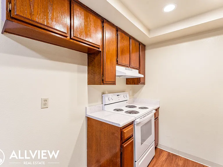 202 East 16th Street — Photo 6