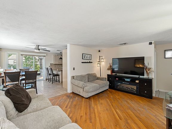 4th image of 29 Oakwood Dr