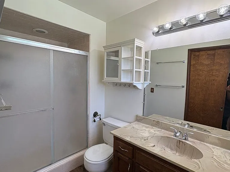 2943 W Ashland Ave — Photo 8