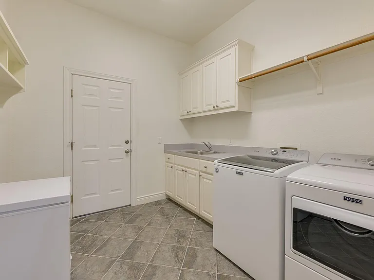 132 Lakeway Dr — Photo 30