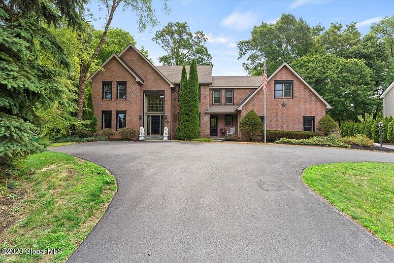 2nd image of 21 Pinecrest Drive