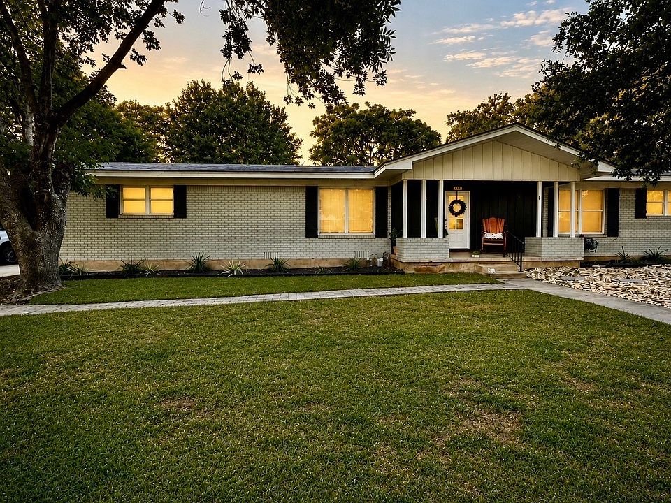1st image of 617 Cardinal Dr