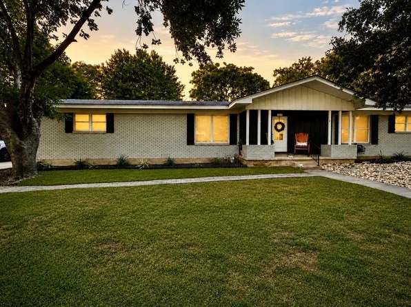 617 Cardinal Dr, Woodway, TX 76712