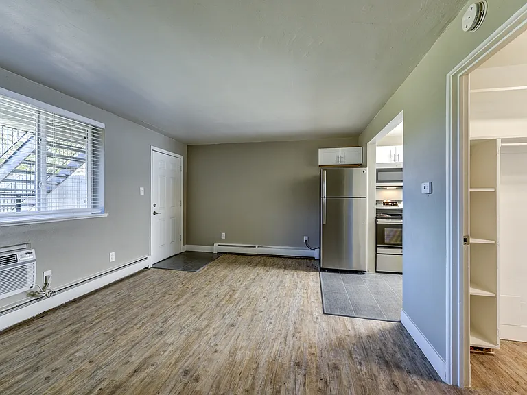 Clay Street Apartments — Photo 21