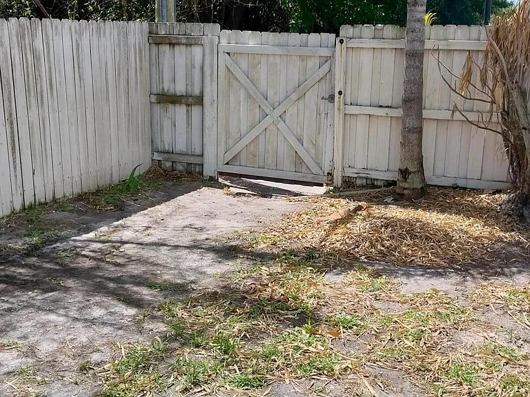 221 Columbia Dr #133 — Photo 14