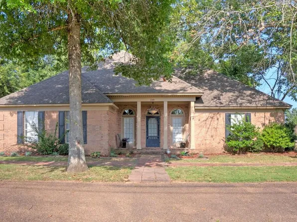 239 Hickory Ln, Batesville, MS 38606