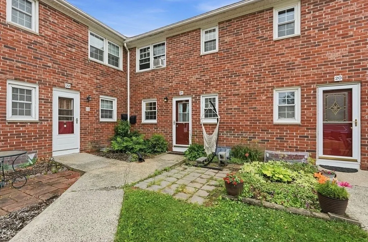 2 bed, 1.5 bath, $1,950 — Photo 3