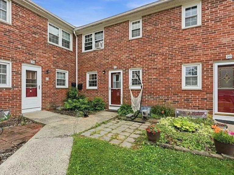 540 Granby Rd #21 — Photo 3