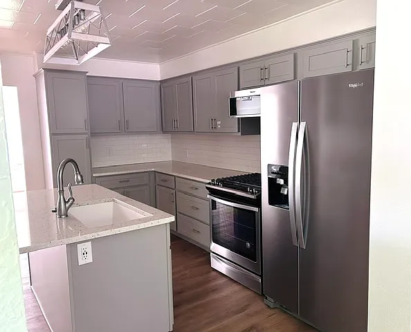 211 S 6th St — Photo 14