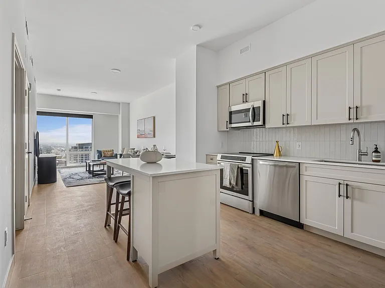 Seraph Luxury Downtown Apartments — Photo 5
