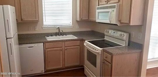 3rd image of 7800 Point Meadows Dr APT 1028