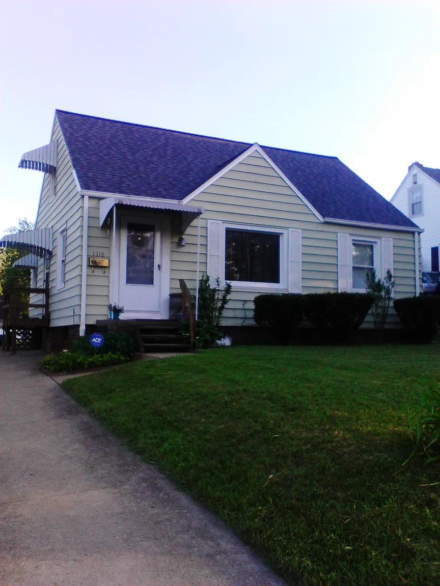 1316 Spangler Rd NE photo 1