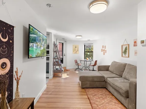 108 Gainsborough St APT 4W, Boston, MA 02115