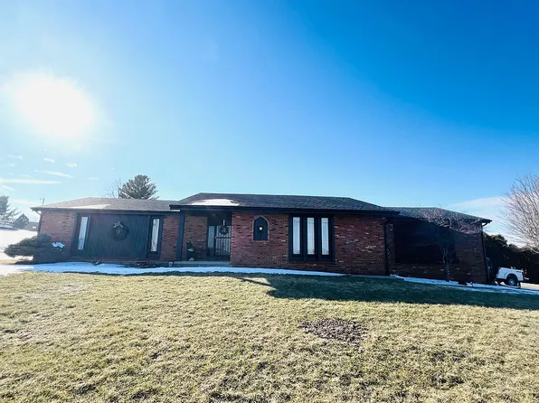 1981 E Woodside Village Dr, Connersville, IN 47331