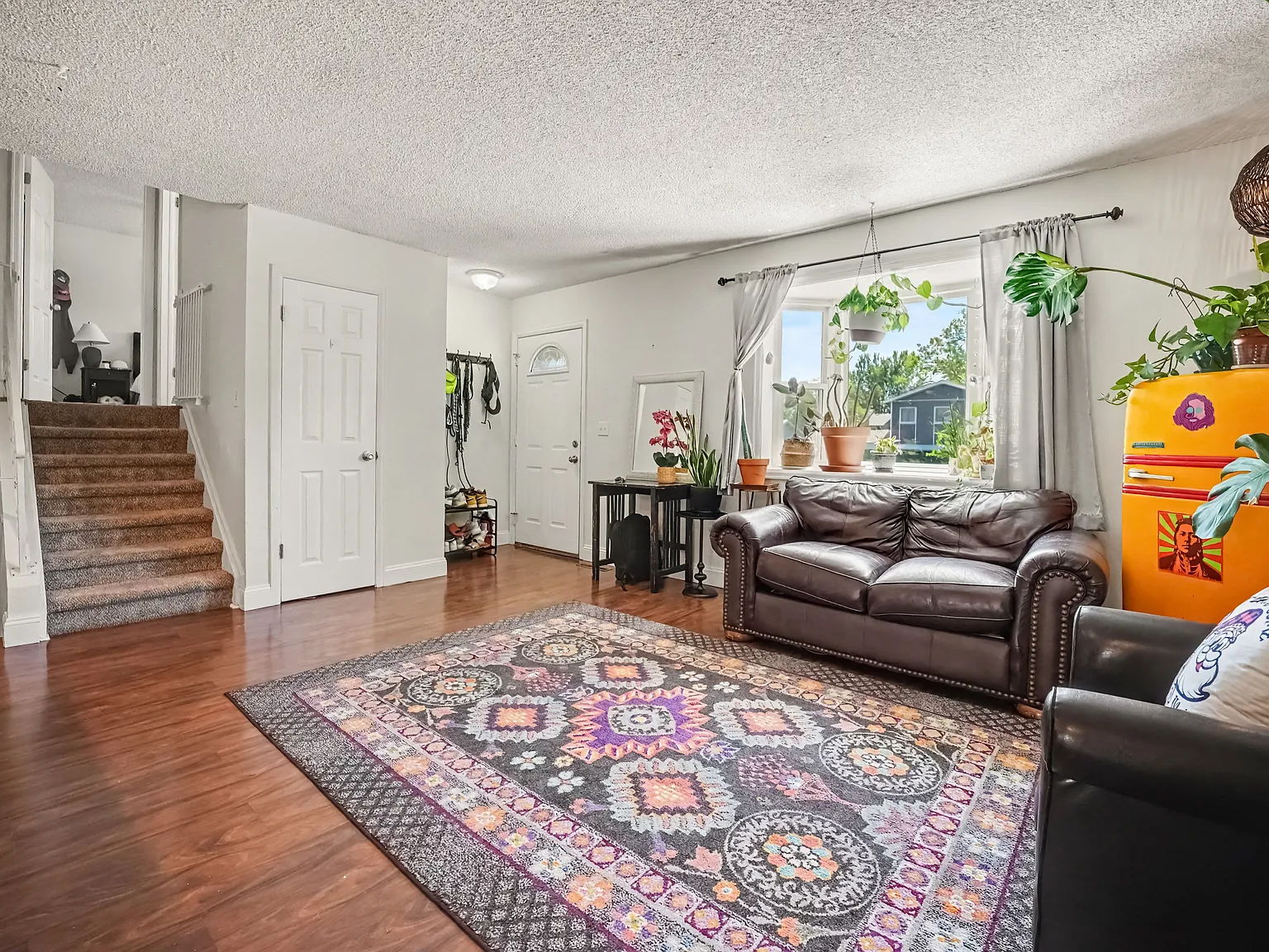 3 bed, 1940 sqft, $3,200 — Photo 3