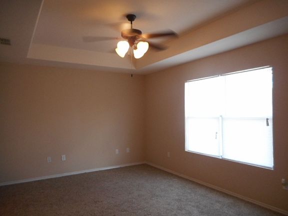 5th image of 522 Riverhill Dr