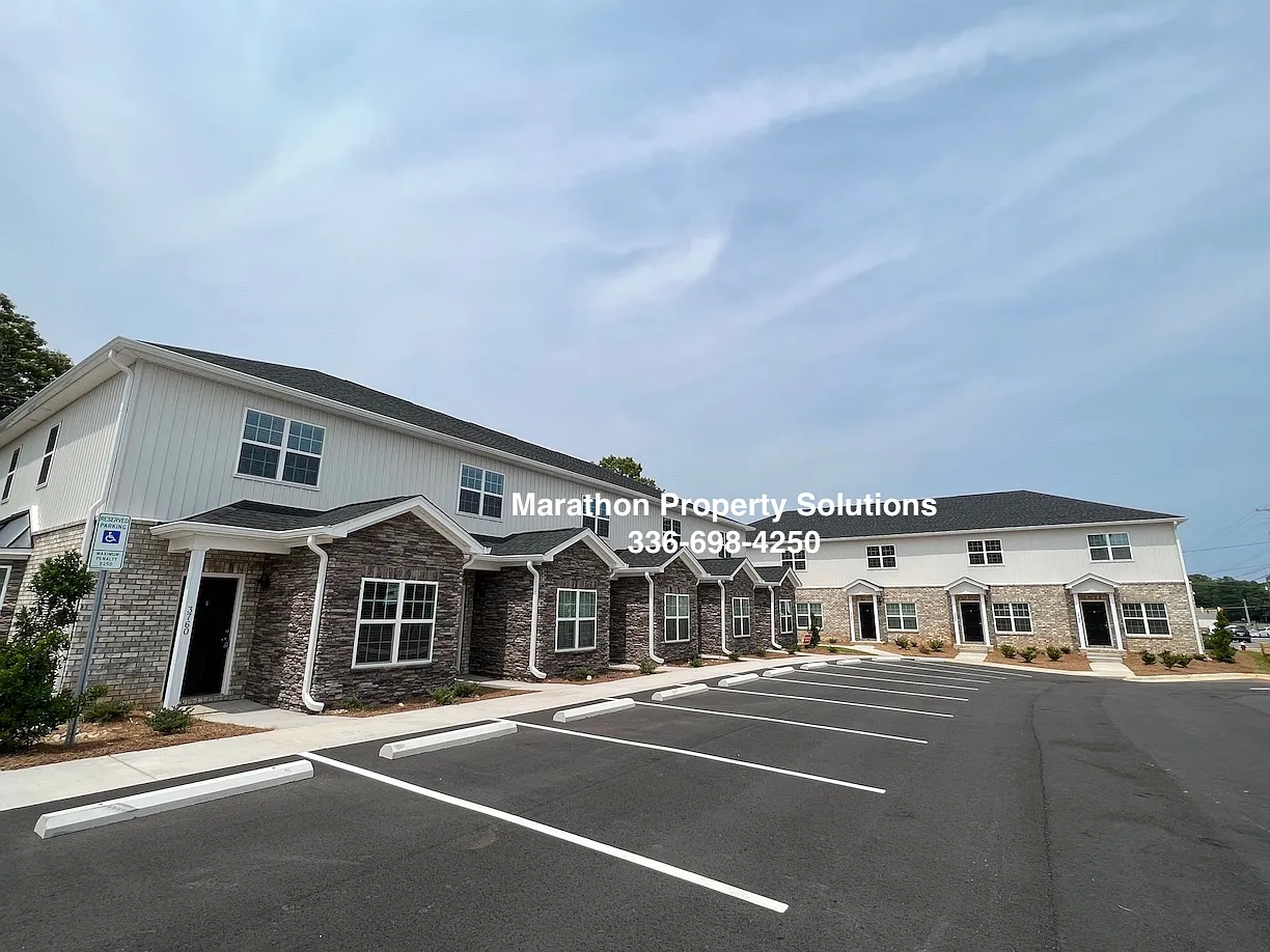 2 bed, 2.5 bath, 1200 sqft, $1,600 — Photo 1