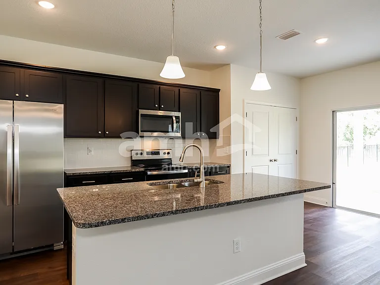 301 Banyan Forest Dr — Photo 4
