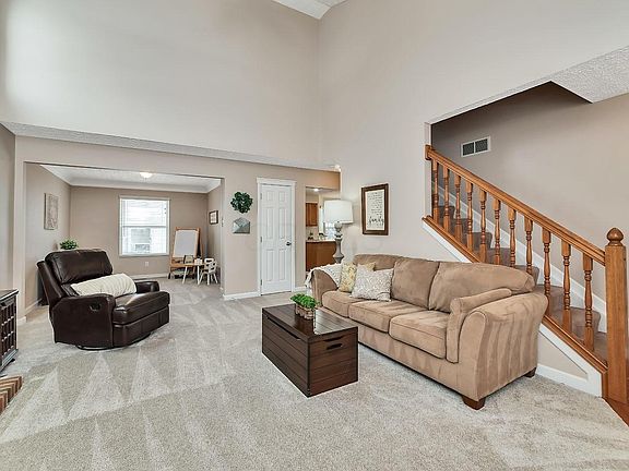 4th image of 4449 Greensbury Dr