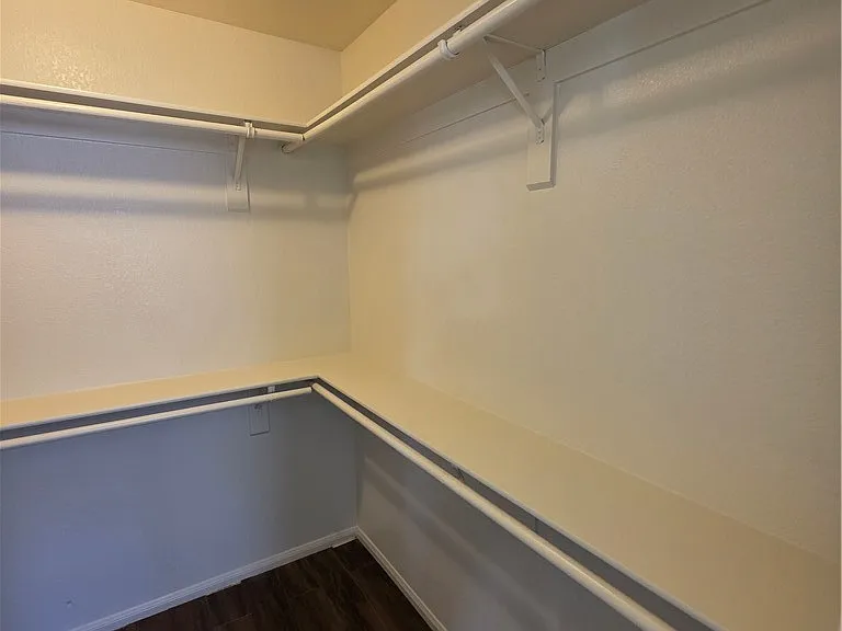 8008 Dover Shores Ave — Photo 31