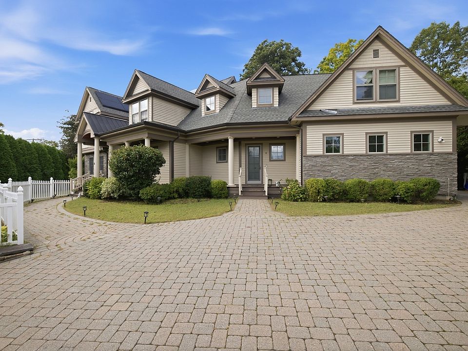1st image of 8 Longmeadow Rd