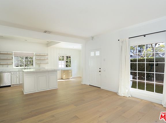 5th image of 8917 Ashcroft Ave